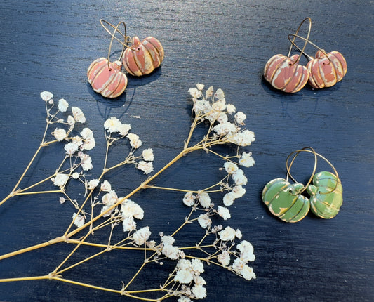 Green pumpkin golden hoop earrings
